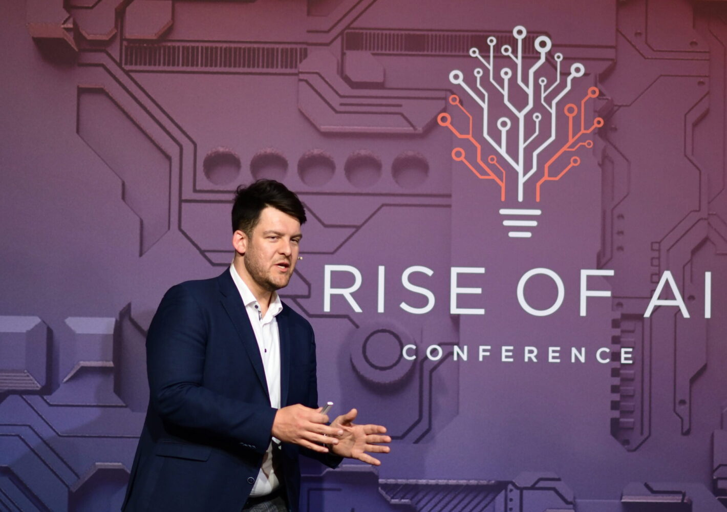 Rise_of_AI_Conference_2023_by-Thomas-Tiefseetaucher_4147-scaled