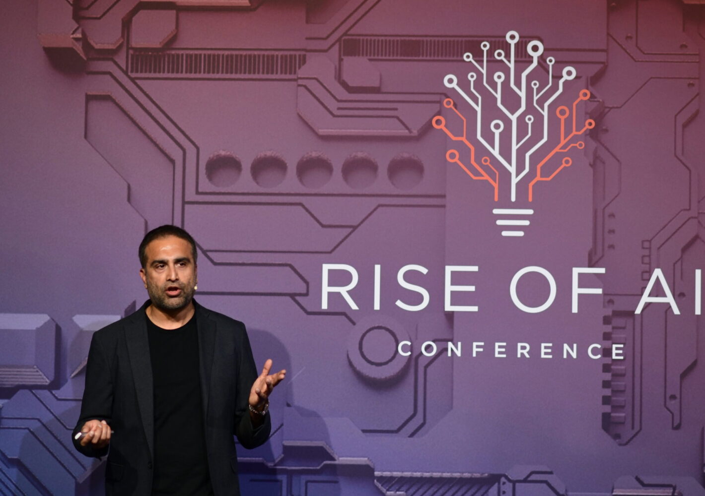 Rise_of_AI_Conference_2023_by-Thomas-Tiefseetaucher_4340-scaled